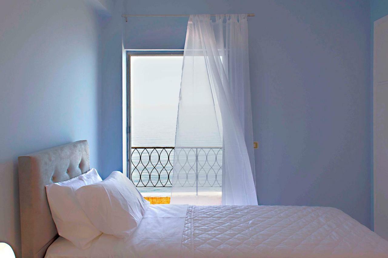 T8 Apartment On The Beach Benitses  Esterno foto