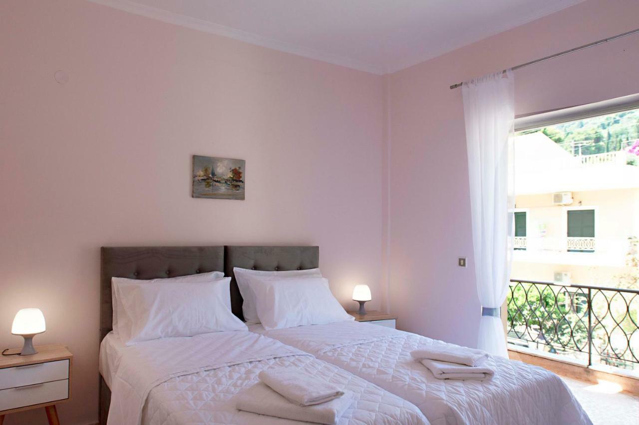 T8 Apartment On The Beach Benitses  Esterno foto