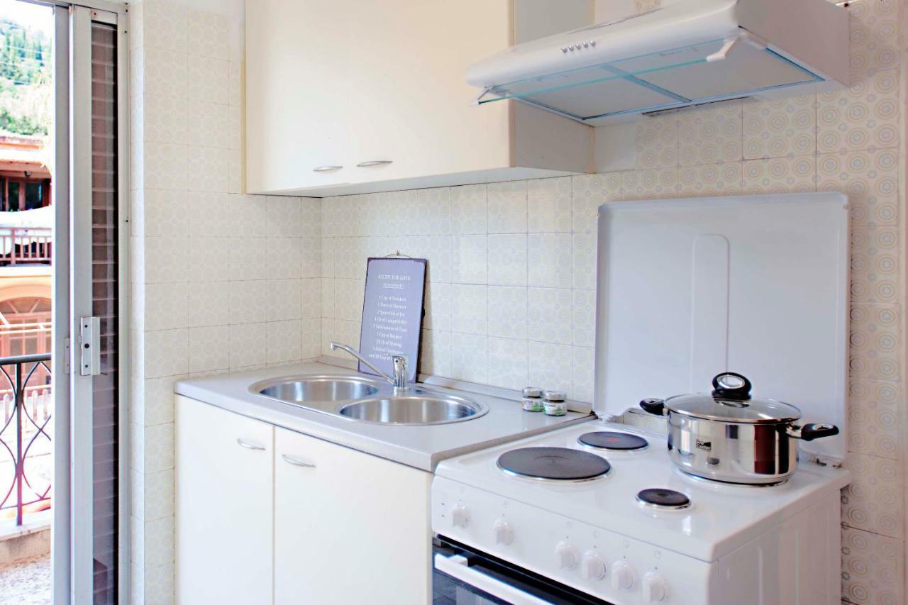 T8 Apartment On The Beach Benitses  Esterno foto